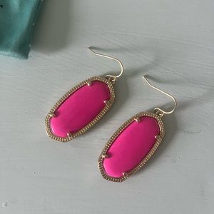 Hot pink Kendra Scott Elle Gold Drop earrings